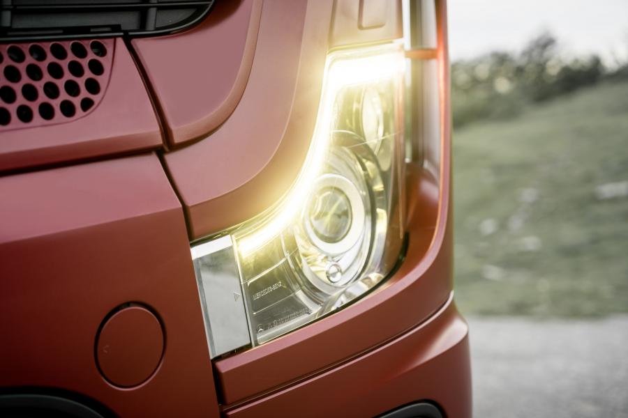 Детали экстерьера Mercedes-Benz Actros 1863 LS 4x2 (Br.963) 2018 года  (фото 46 из 60)